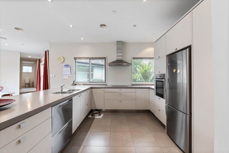 Photo of property in 4 Links Drive, Waiwhakaiho, New Plymouth, 4312