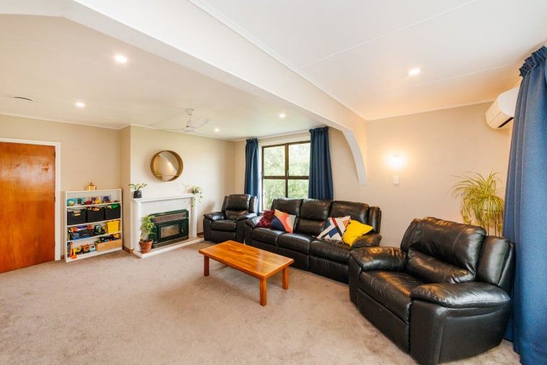 Photo of property in 11 Montrose Place, Takaro, Palmerston North, 4412