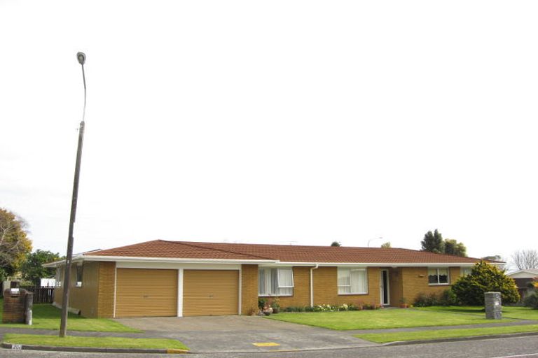Photo of property in 20 Waiwera Place, Merrilands, New Plymouth, 4312