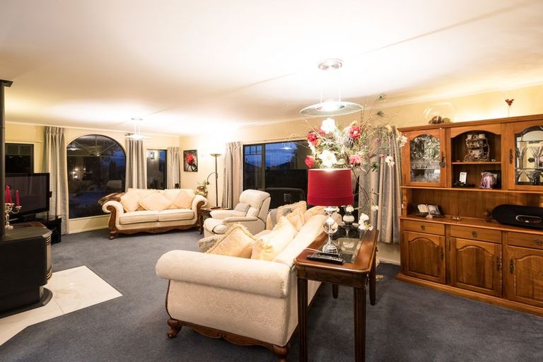 Photo of property in 11 Aspen Way, Kelvin Grove, Palmerston North, 4414