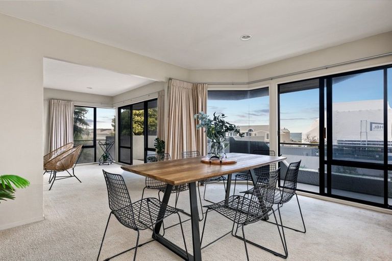 Photo of property in 9a Sunbrae Grove, Mount Maunganui, 3116