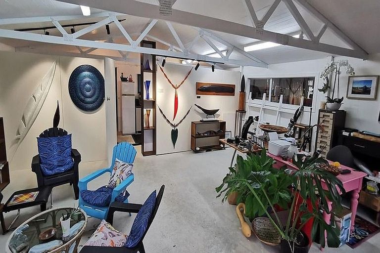 Photo of property in 28 Matakohe Road East, Matakohe, 0593