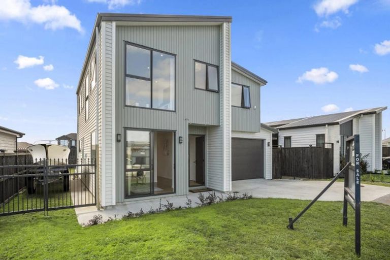 Photo of property in 11 Koiora Road, Clarks Beach, 2122