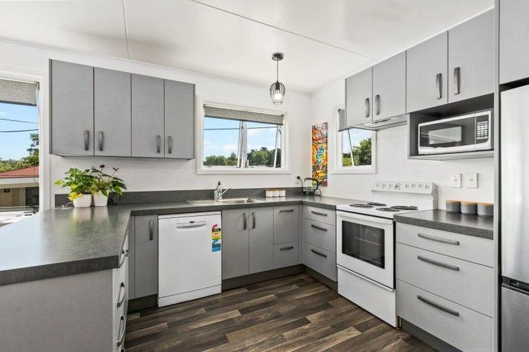 Photo of property in 3 Mcgreevy Street, Waipawa, 4210