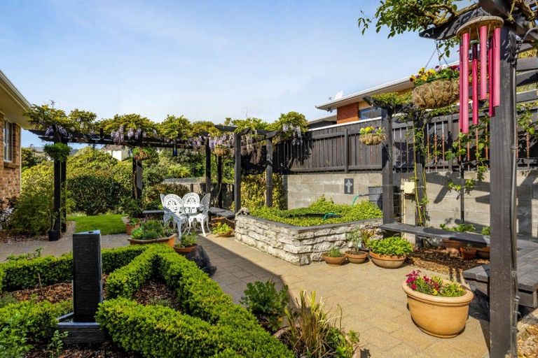 Photo of property in 42 Seaview Road, Marfell, New Plymouth, 4310