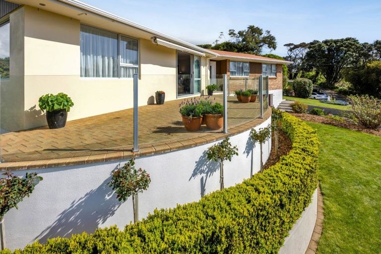 Photo of property in 42 Seaview Road, Marfell, New Plymouth, 4310