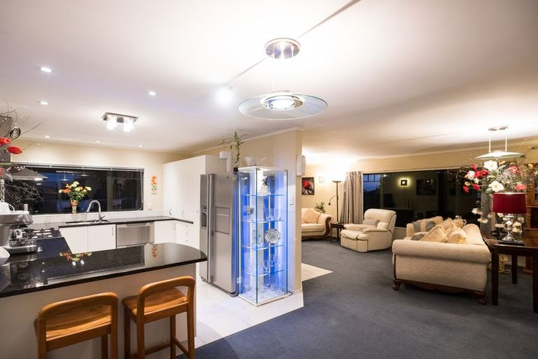 Photo of property in 11 Aspen Way, Kelvin Grove, Palmerston North, 4414