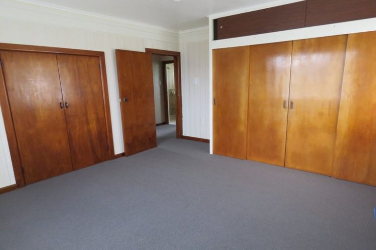 Photo of property in 33 Savoy Road, Glen Eden, Auckland, 0602