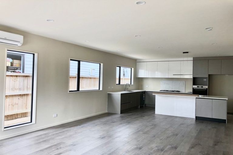 Photo of property in 17 Toanui Road, Hobsonville, Auckland, 0616