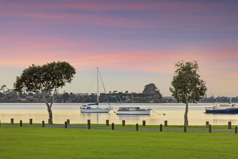 Photo of property in 26 Harbour View Road, Omokoroa, 3114