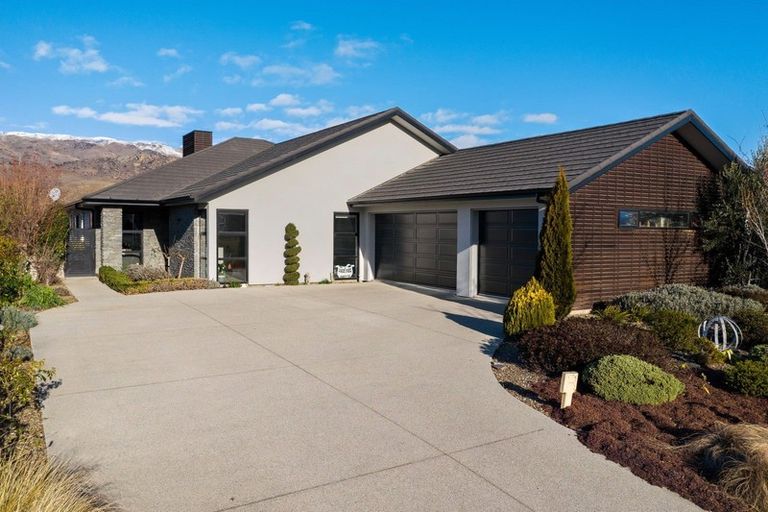 Photo of property in 28 De Bettencor Place, Mount Pisa, Cromwell, 9383