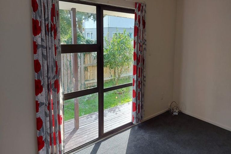 Photo of property in 2/25 Margaret Road, Papatoetoe, Auckland, 2025