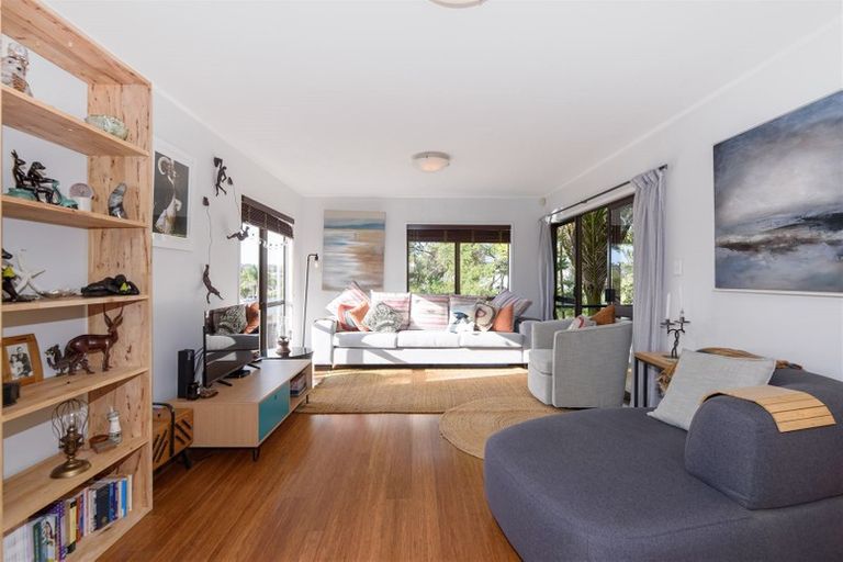 Photo of property in 8 Trelawny Place, Hillcrest, Auckland, 0627