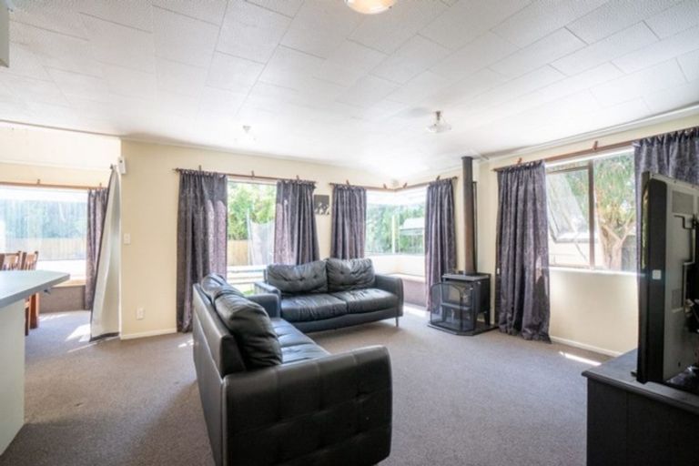 Photo of property in 32 Rosedale Crescent, Cloverlea, Palmerston North, 4412