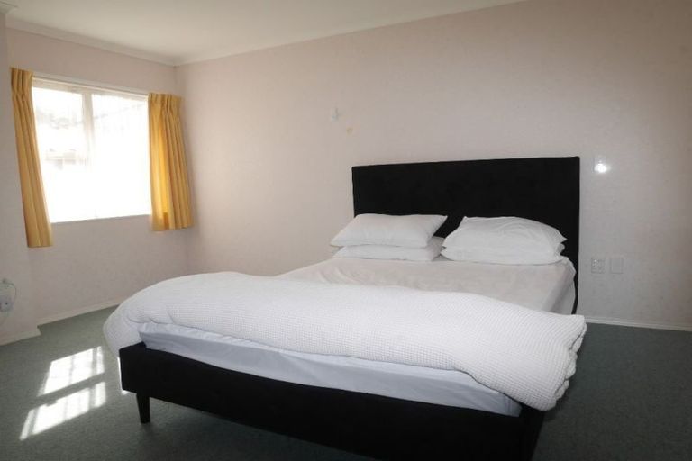 Photo of property in 9 Greenaway Road, Waikanae, 5036