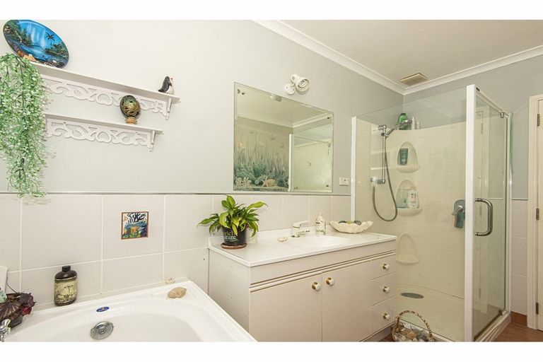 Photo of property in 382 Pahi Road, Pahi, Paparoa, 0571