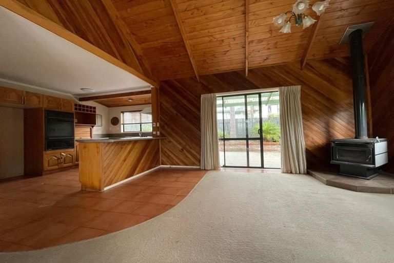 Photo of property in 14 Chablis Place, Henderson, Auckland, 0612