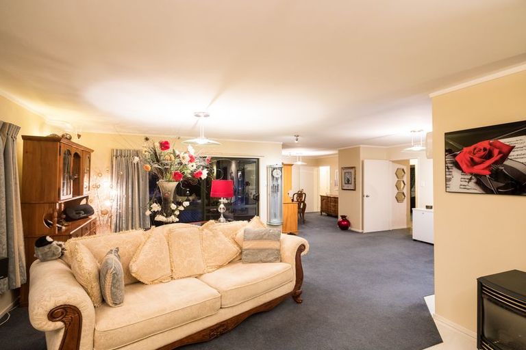 Photo of property in 11 Aspen Way, Kelvin Grove, Palmerston North, 4414