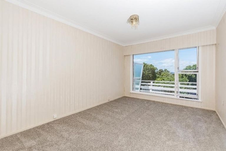 Photo of property in 2/36 Holland Road, Hillcrest, Auckland, 0627
