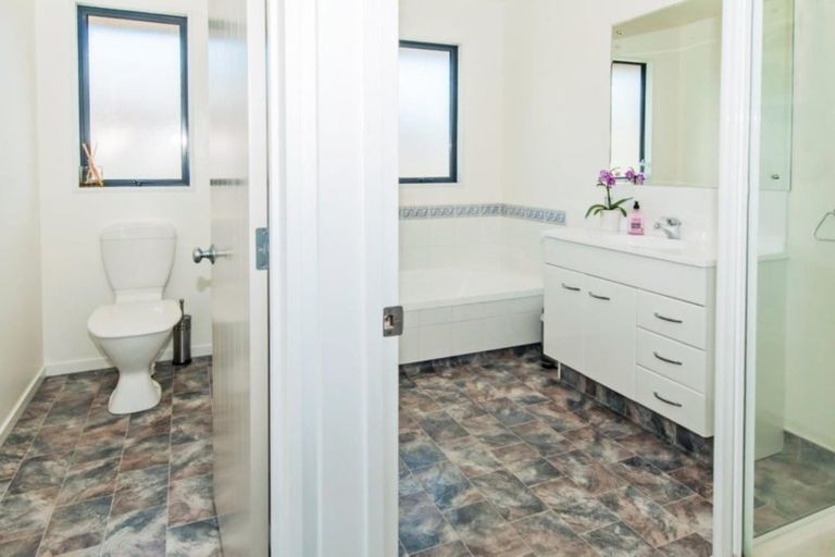 Photo of property in 22 Markham Way, Rolleston, 7614