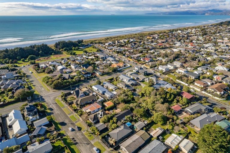 Photo of property in 20 Larnach Street, Waimairi Beach, Christchurch, 8083