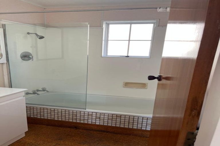 Photo of property in 1 Kerr Grove, Johnsonville, Wellington, 6037