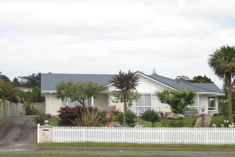 Photo of property in 21 Holdsworth Drive, Otamatea, Whanganui, 4500