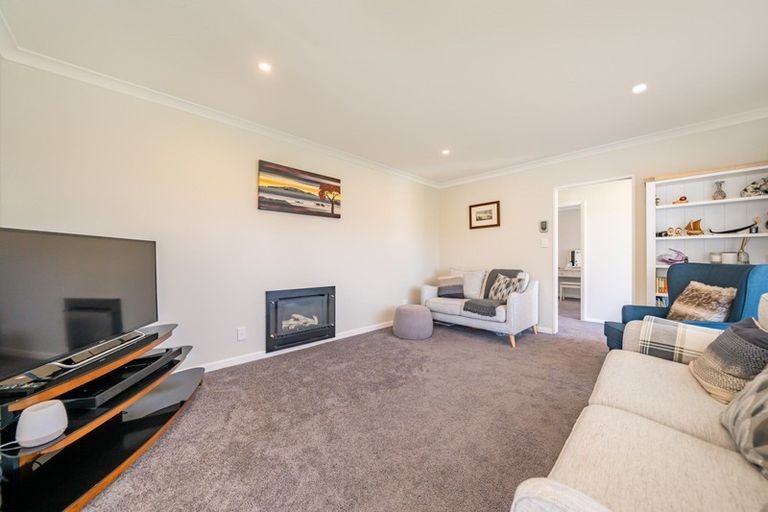 Photo of property in 18 Charles Street, Clouston Park, Upper Hutt, 5018