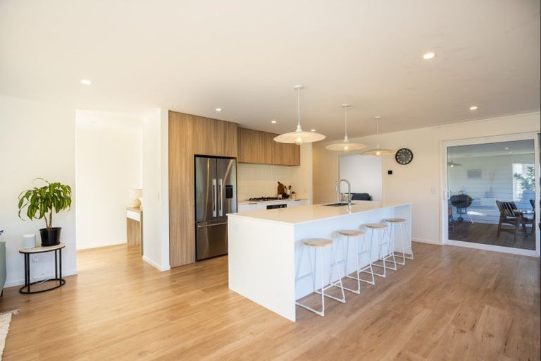 Photo of property in 37 Sycamore Grove, Lower Vogeltown, New Plymouth, 4310