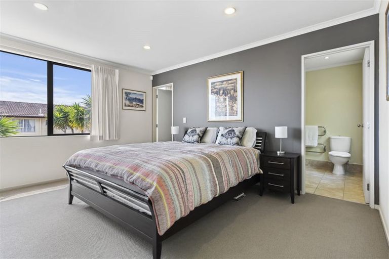 Photo of property in 48a Lewisham Street, Highland Park, Auckland, 2010