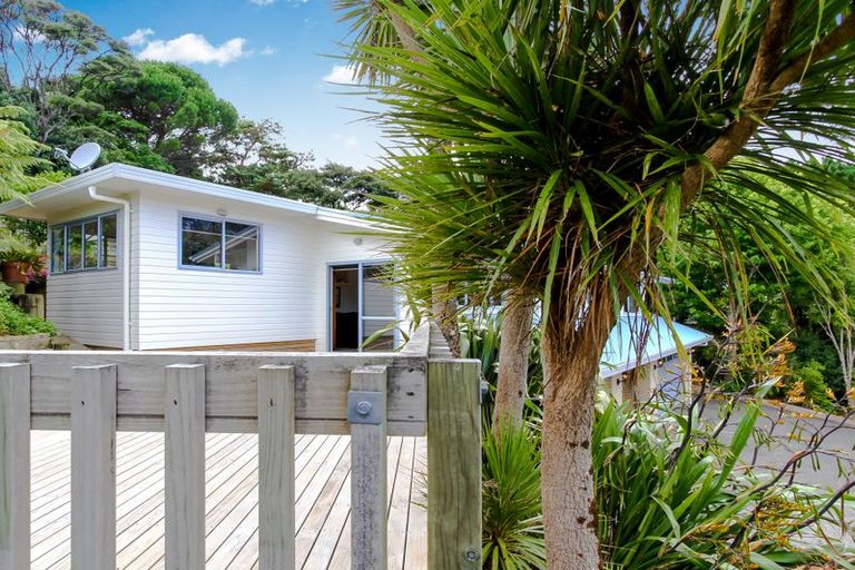 Photo of property in 105 Waitakere Road, Waitakere, Auckland, 0816