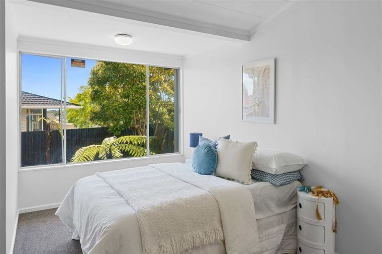 Photo of property in 15 Ruru Street, Waikanae, 5036