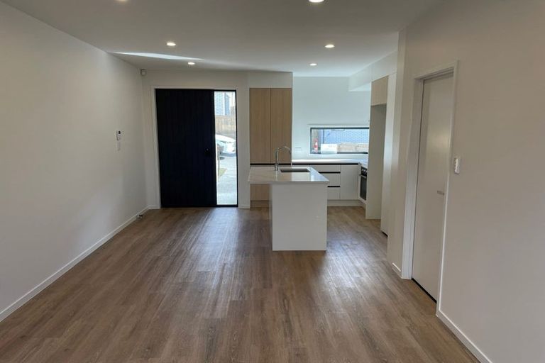 Photo of property in 40 Clay Works Lane, New Lynn, 0600