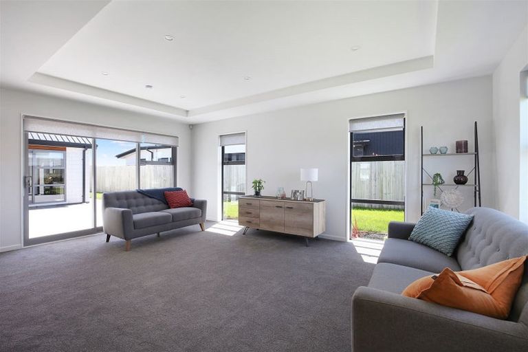 Photo of property in 2 Loch Tanna Way, Broomfield, Christchurch, 8042