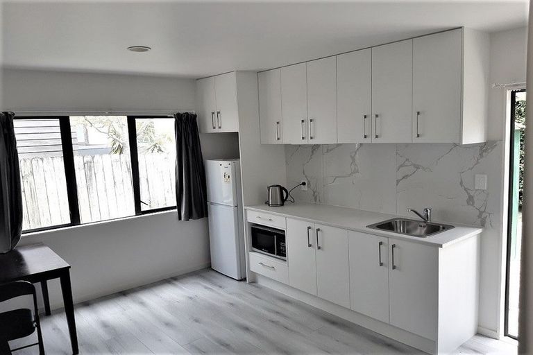 Photo of property in 158a East Coast Road, Forrest Hill, Auckland, 0620