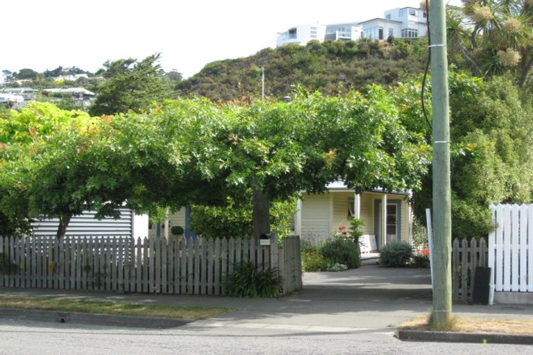 Photo of property in 30 Taupata Street, Redcliffs, Christchurch, 8081