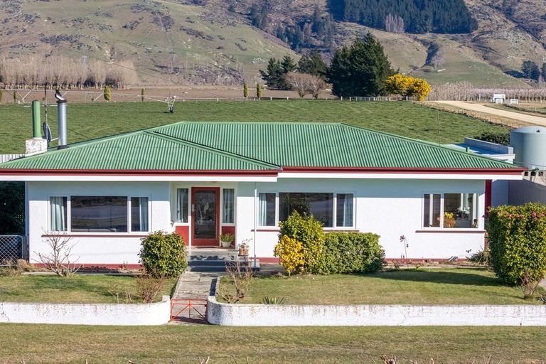 Photo of property in 301 Roxburgh Road East, Roxburgh East, Roxburgh, 9571