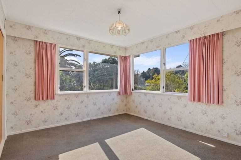 Photo of property in 18 Forest Road, Pinehaven, Upper Hutt, 5019