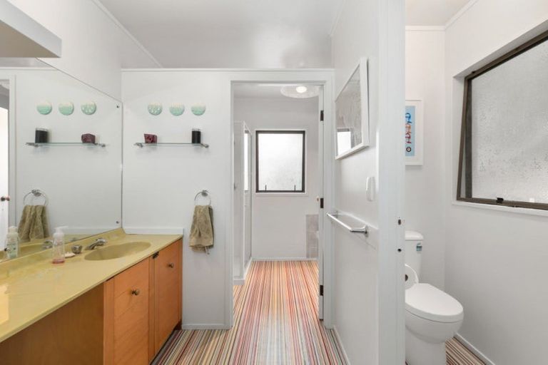 Photo of property in 122 Tuna Place, Onemana, Whangamata, 3691