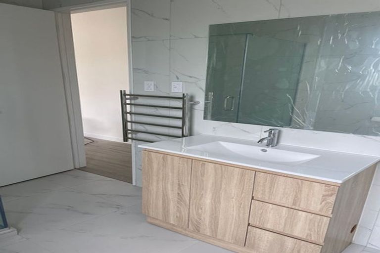 Photo of property in 2 Cutfield Lane, Kumeu, 0810