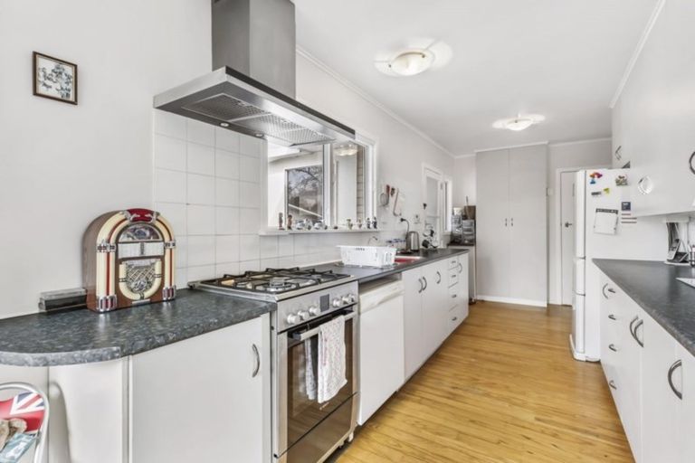 Photo of property in 15 Ashbury Avenue, Silverdale, Hamilton, 3216