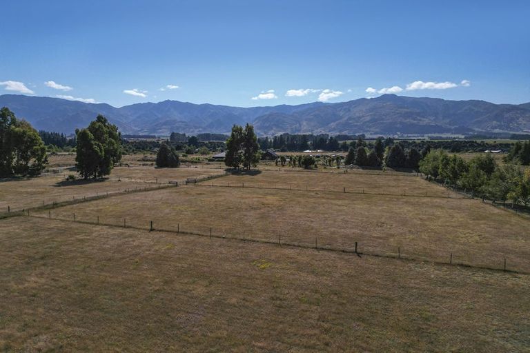 Photo of property in 22 Grayburn Lane, Albert Town, Wanaka, 9382