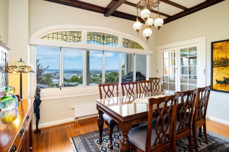 Photo of property in 8 Cobden Road, Bluff Hill, Napier, 4110