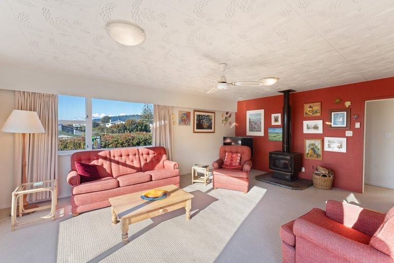 Photo of property in 38 Queens Road, Waikanae Beach, Waikanae, 5036