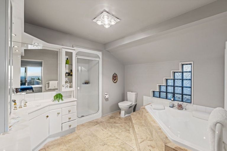 Photo of property in 16 Highcrest Heights, Westmorland, Christchurch, 8025