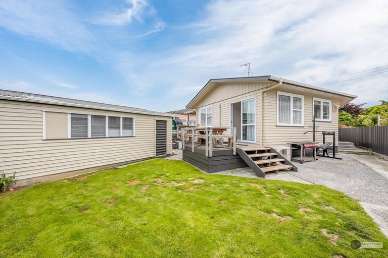 Photo of property in 8 Mimihau Grove, Wainuiomata, Lower Hutt, 5014