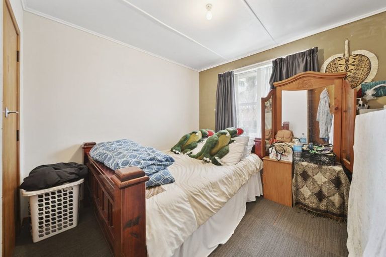 Photo of property in 4 Grande Vue Road, Papatoetoe, Auckland, 2025