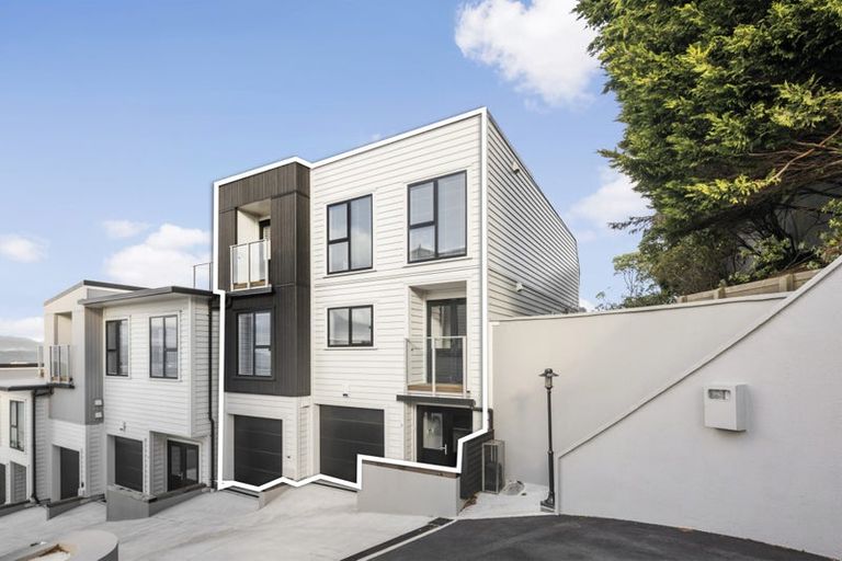 Photo of property in 1/25 Thane Road, Roseneath, Wellington, 6011