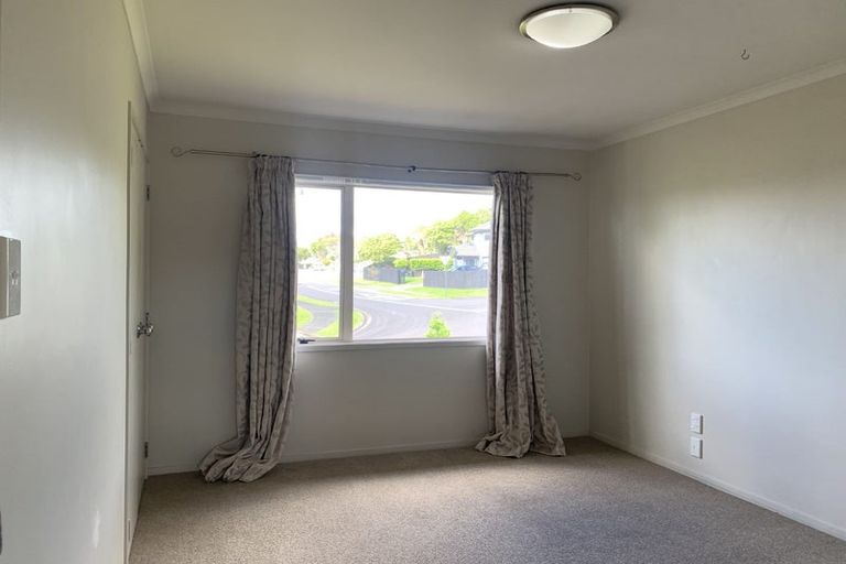 Photo of property in 1 Luna Place, Henderson, Auckland, 0612