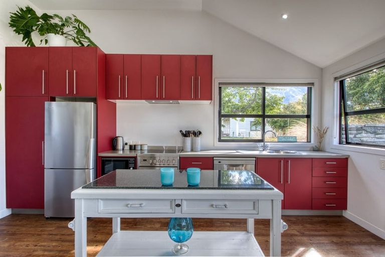 Photo of property in 1 Woodley Place, Glenorchy, 9372